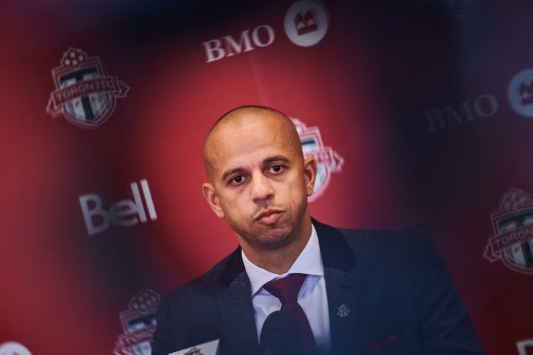 Le Toronto FC espère avoir une défense en place, mais cherche un attaquant de renom au camp d'entraînement