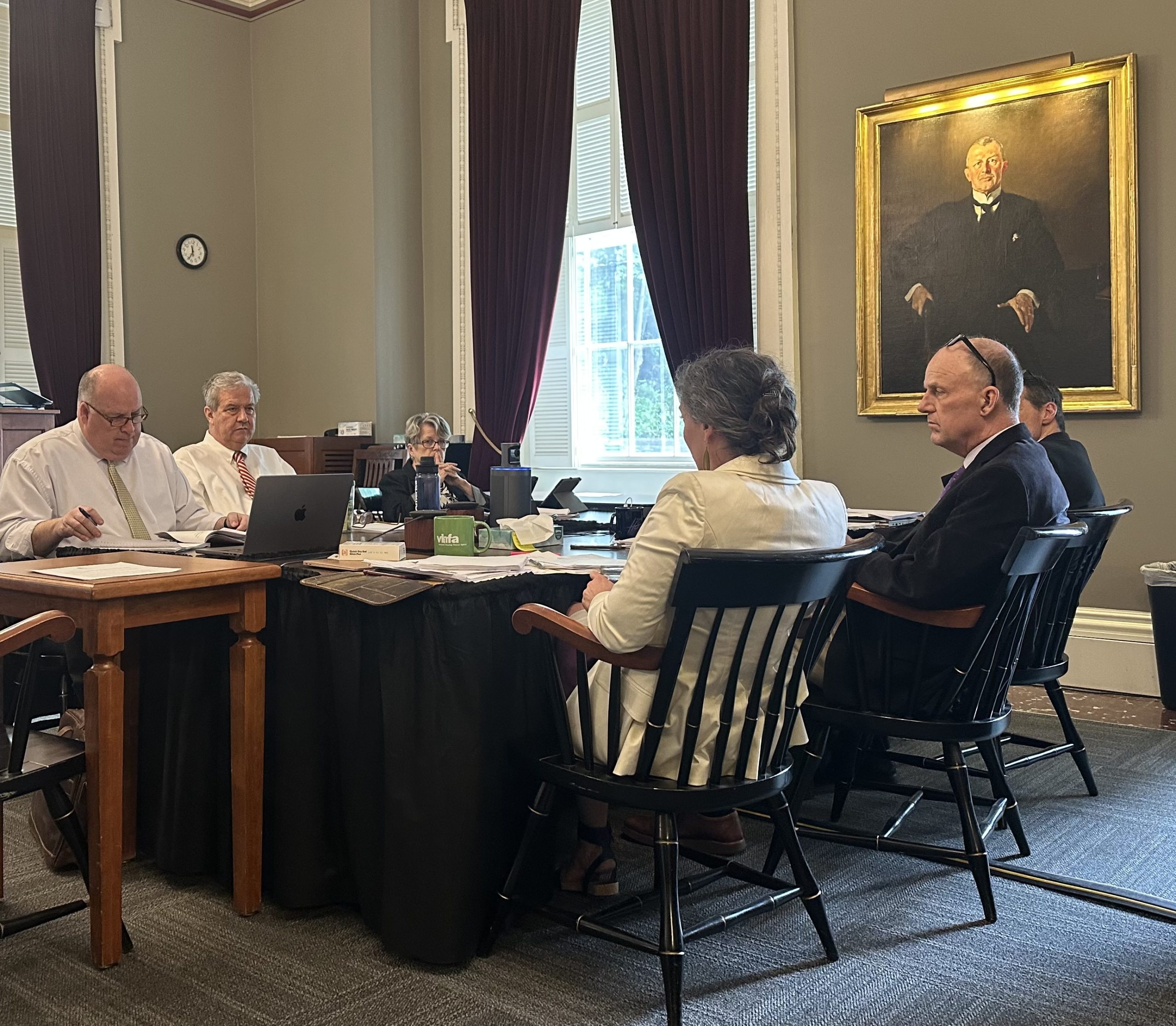 Le comité d’éthique rejette les plaintes contre des sénateurs ayant des liens avec des écoles privées