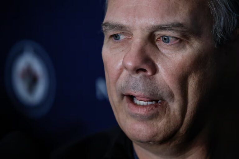 Le directeur général des Jets Cheveldayoff cherche des réponses alors que Winnipeg frappe le sous-sol de la LNH