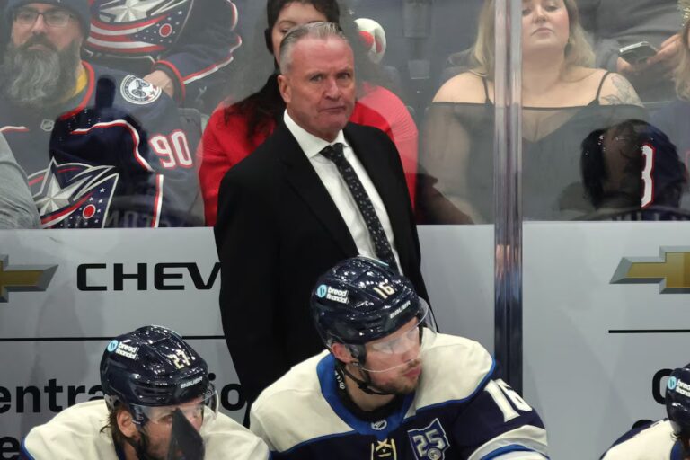 Les Blue Jackets de Columbus se séparent de l'entraîneur Dean Evason et embauchent Rick Bowness pour le remplacer