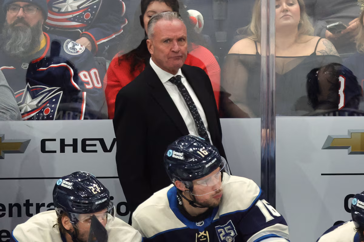 Les Blue Jackets de Columbus se séparent de l'entraîneur Dean Evason et embauchent Rick Bowness pour le remplacer