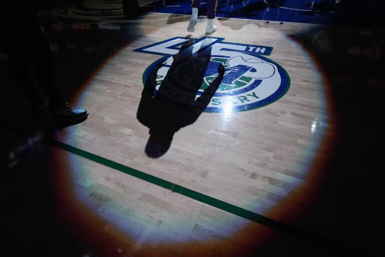 Les Mavericks cherchent de l'espoir dans la santé à l'approche du premier anniversaire du commerce de Doncic