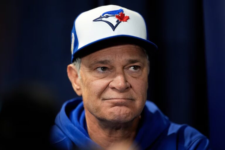 Les Phillies embauchent Don Mattingly comme entraîneur de banc, le réunissant avec son fils GM Preston