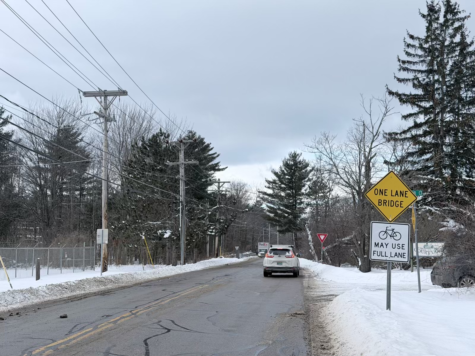 Les autorités ramènent les panneaux de rendement au pont à une voie de Burlington