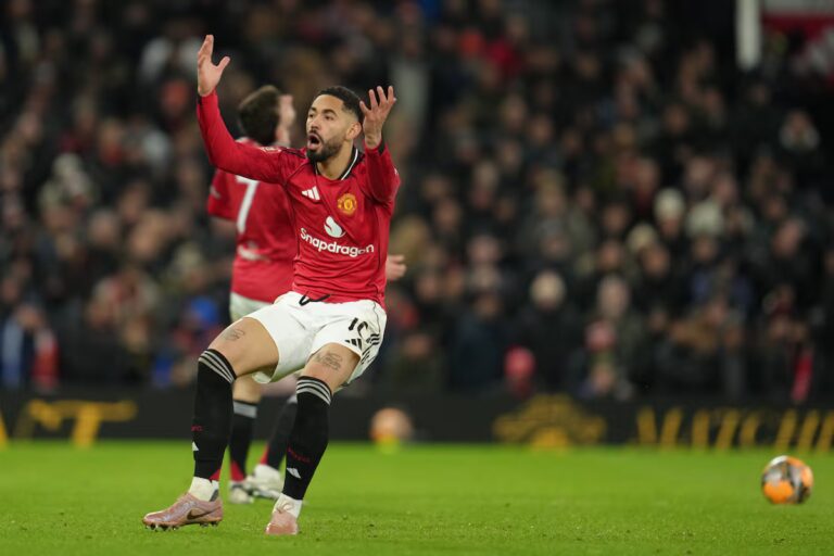 Man United se retire de la FA Cup alors que le club évalue les candidats au poste d'entraîneur par intérim