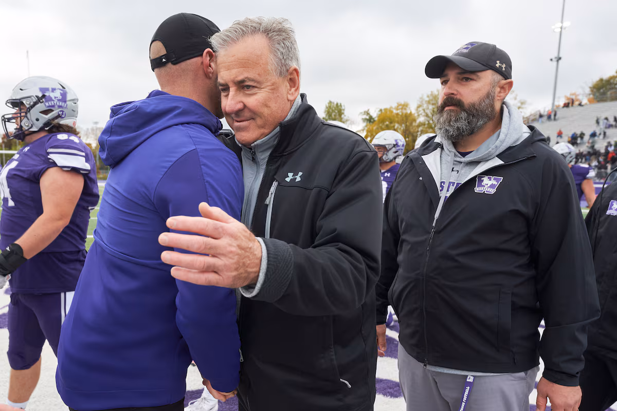 Michael Faulds embauché pour succéder à Greg Marshall en tant qu'entraîneur-chef de football à Western