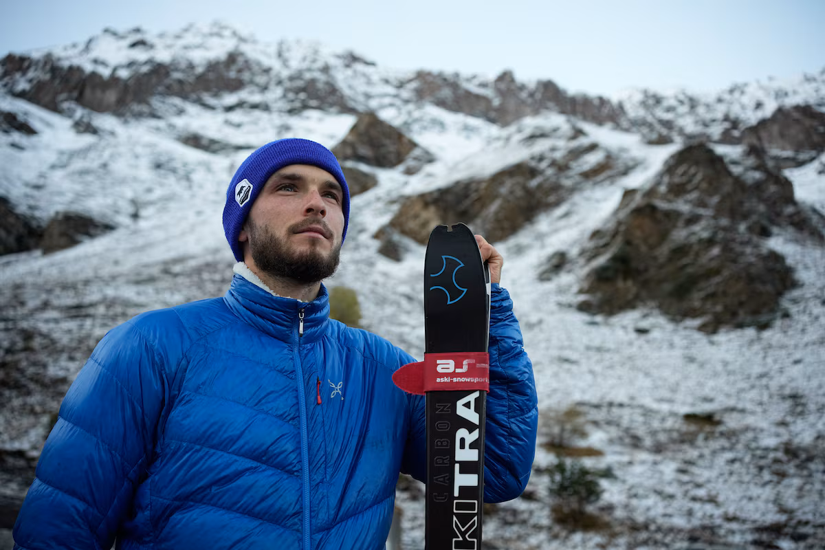 Pas de drapeau, d'hymne ou de défilé : des Jeux olympiques d'hiver isolés attendent les athlètes russes
