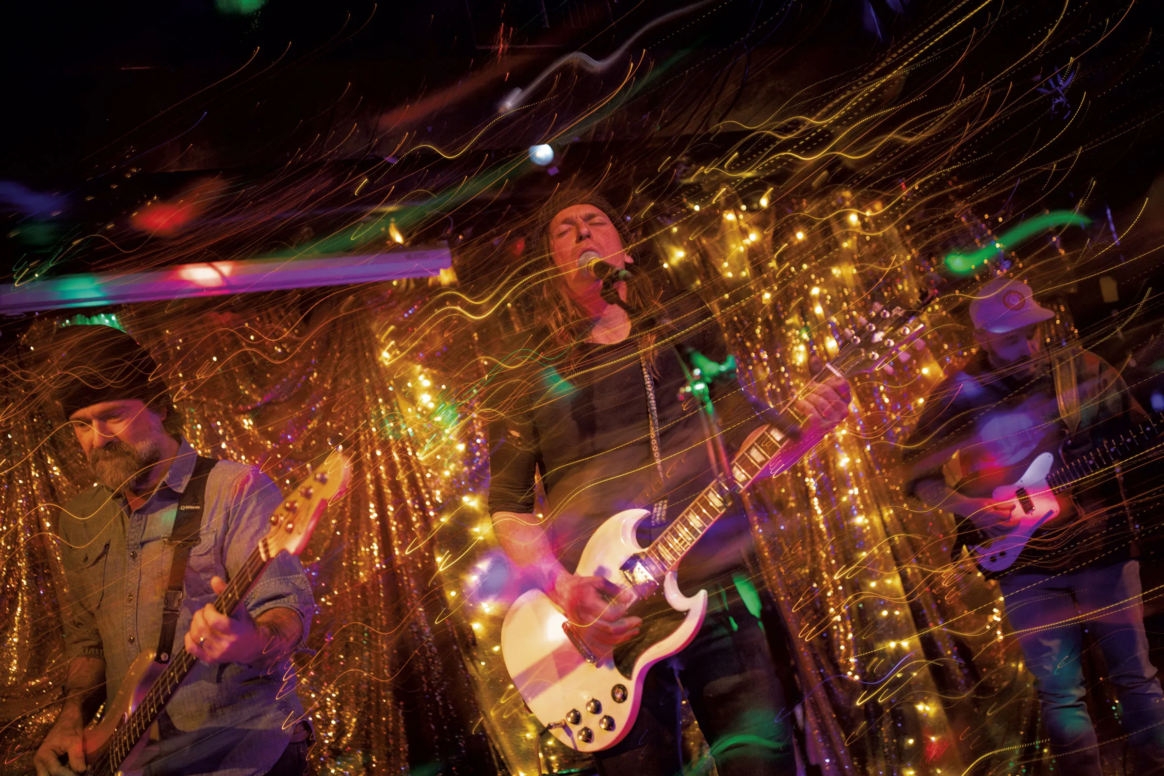 Regard sur la scène : les volcans jouent au Light Club Lamp Shop