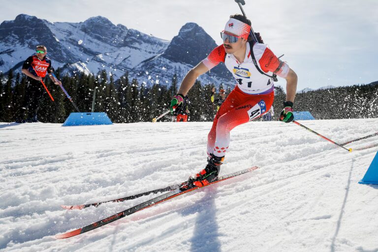 Runnalls, qui participe à ses deuxièmes Jeux olympiques, est le vétérinaire de l'équipe canadienne de biathlon