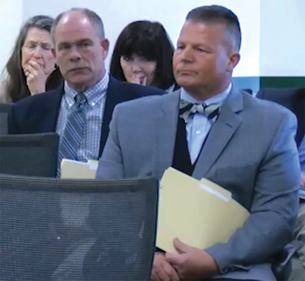 Une histoire fait boule de neige alors qu'un journaliste relie les points