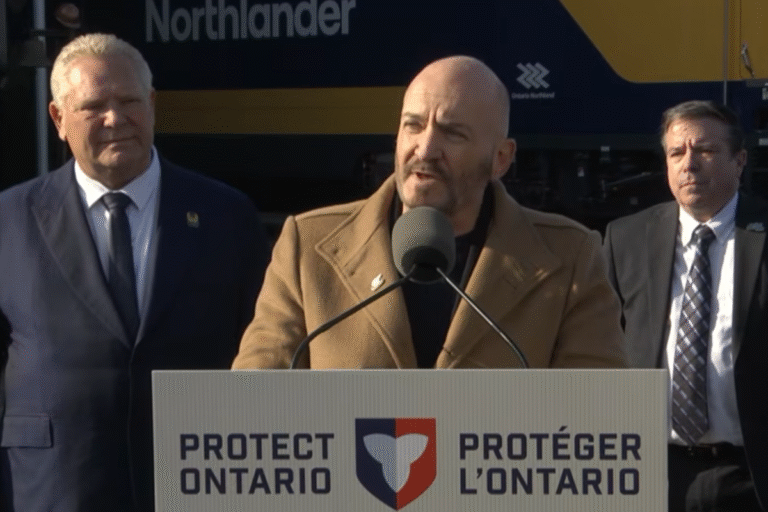 « Vous êtes des héros dans le Nord aujourd'hui », déclare le maire de Kap lors de la livraison par la province de la rame Northlander