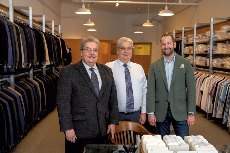 Mercerie McNeil & Reedy habille l'homme bien habillé