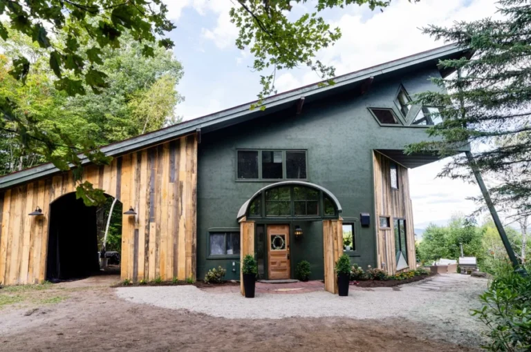 Un couple du Vershire remporte le prix de la « maison la plus laide d'Amérique » de HGTV