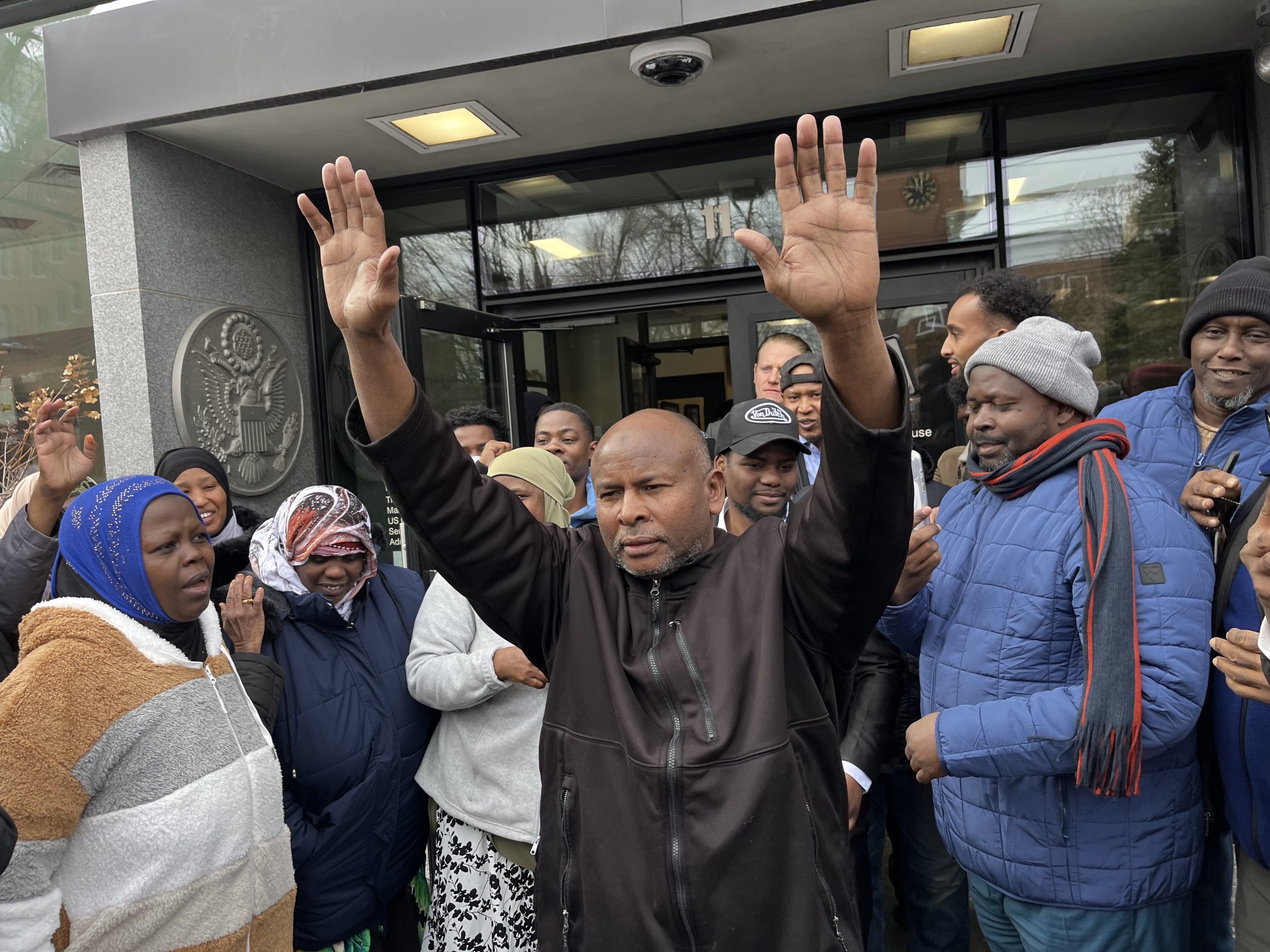 Un juge fédéral libère un chauffeur de taxi somalien détenu par l'ICE