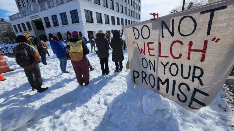 Des militants exigent que Welch annule son vote sur le projet de loi fédéral sur les forêts