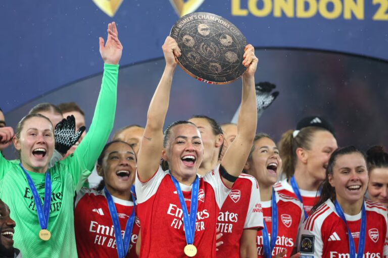 Arsenal remporte sa première Coupe des Champions Féminine grâce à une victoire palpitante contre les Corinthians