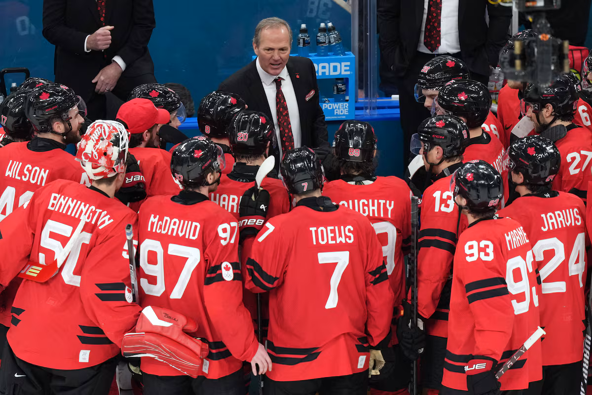 Ce que le légendaire entraîneur de basket-ball Bobby Knight a enseigné à Jon Cooper sur le hockey