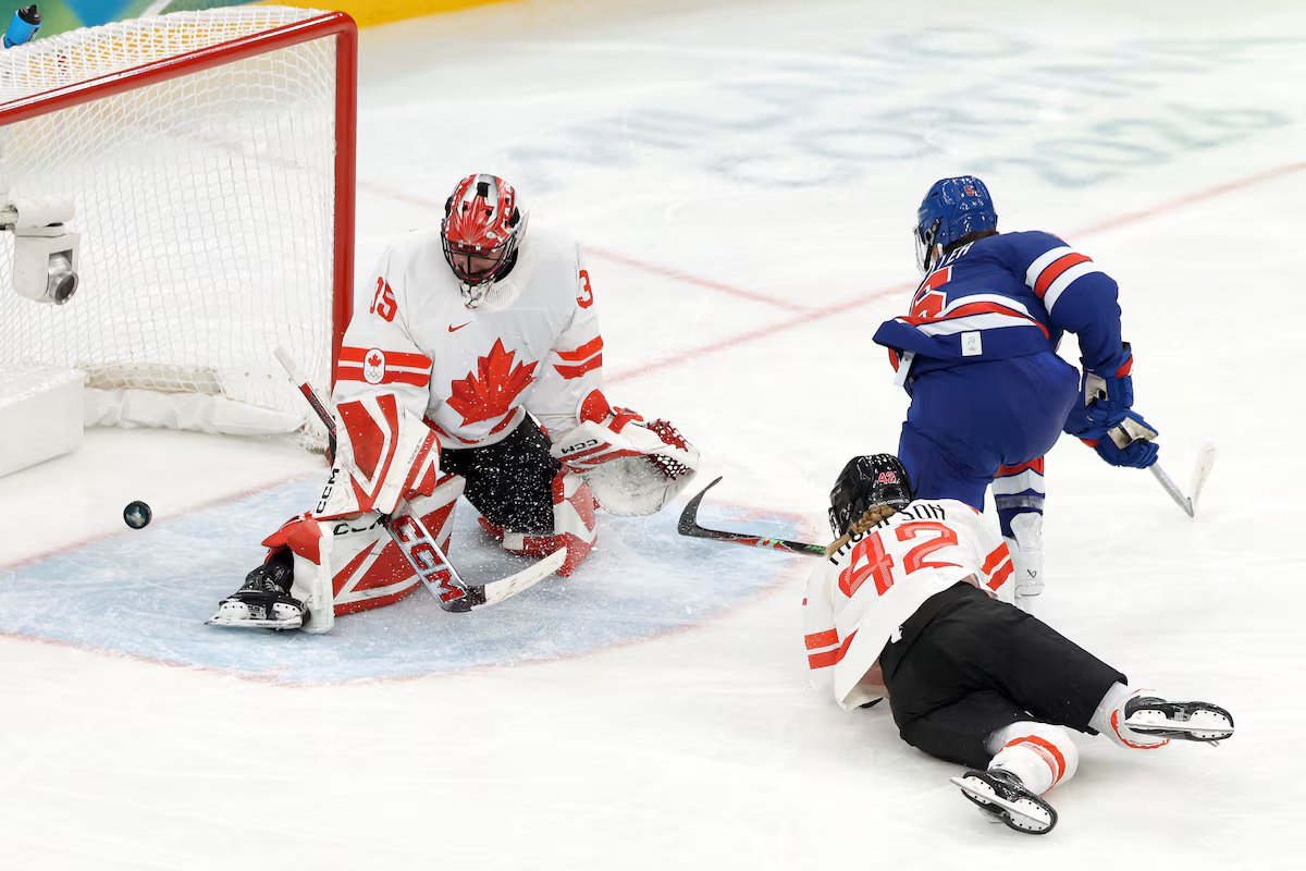 Le Canada perd le crève-cœur en prolongation contre les États-Unis 2-1 lors de la finale pour la médaille d'or du hockey féminin
