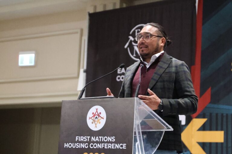 Le logement n'est «pas seulement un toit au-dessus de la tête de quelqu'un», déclare un député provincial
