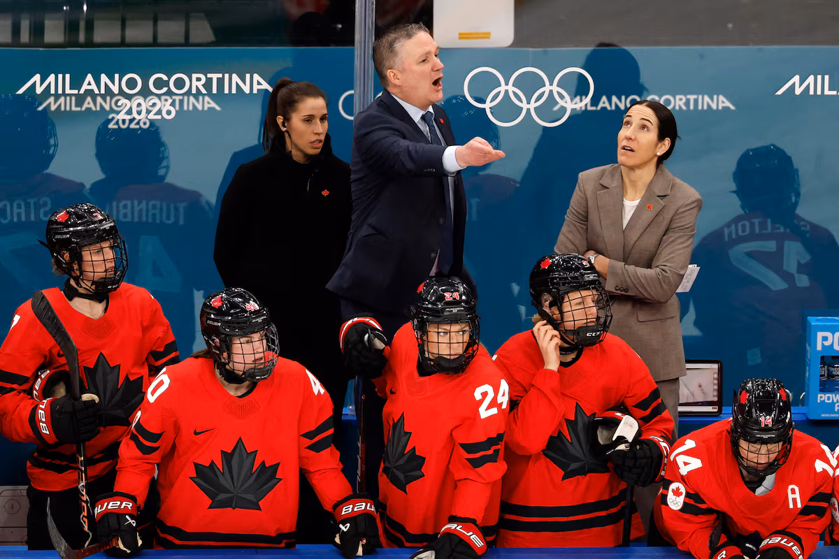 L'entraîneur de hockey féminin du Canada, Troy Ryan, sait quelque chose sur une victoire improbable