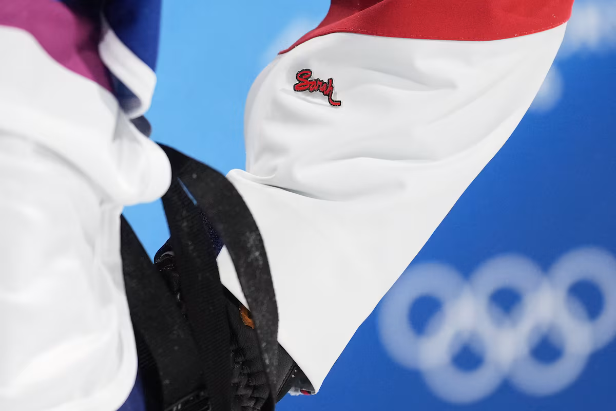 L’épinglette olympique rend hommage à la défunte pionnière canadienne du halfpipe Sarah Burke