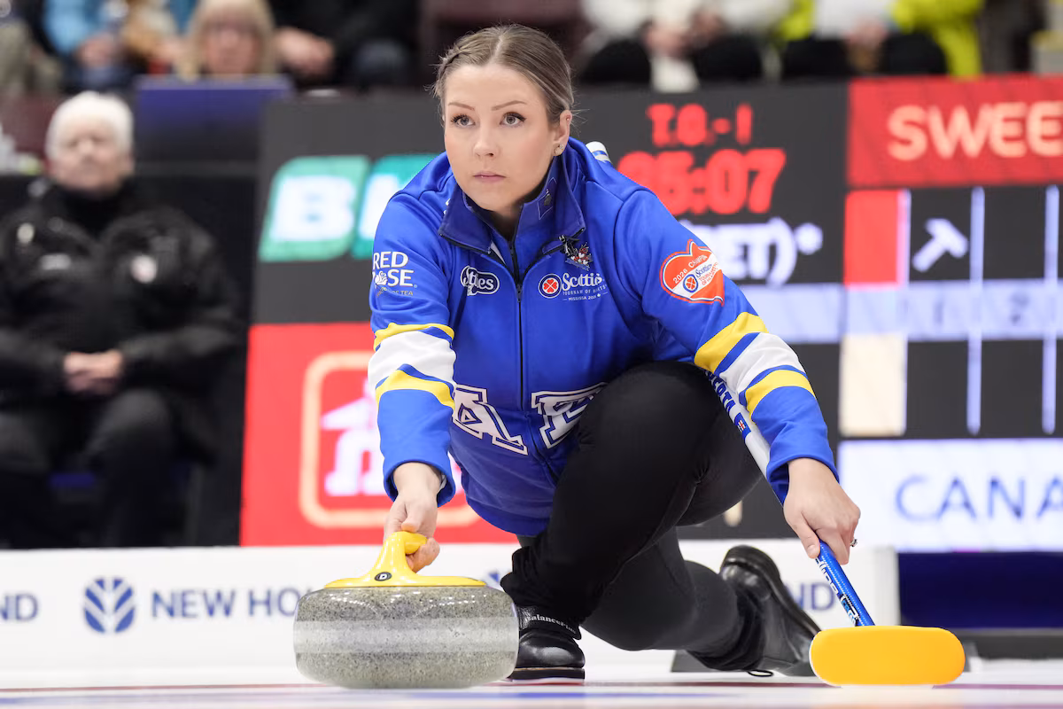 Selena Sturmay de l'Alberta se qualifie pour la demi-finale de curling du Tournoi des Cœurs Scotties