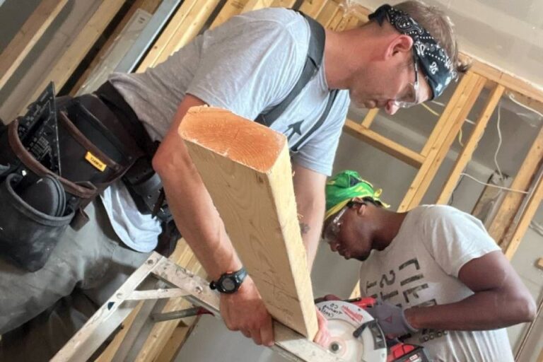 Une entreprise sociale offre un programme de formation en construction à Sault