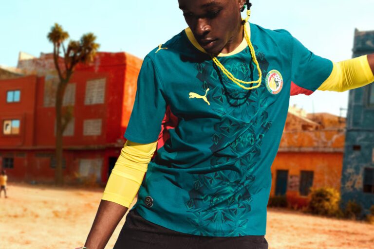 À l'approche de la Coupe du Monde, les kits de football sont devenus une déclaration de style