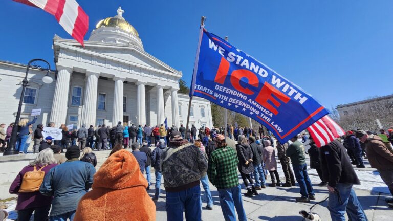 Après des protestations, le Sénat du Vermont reporte les réformes de la loi 250