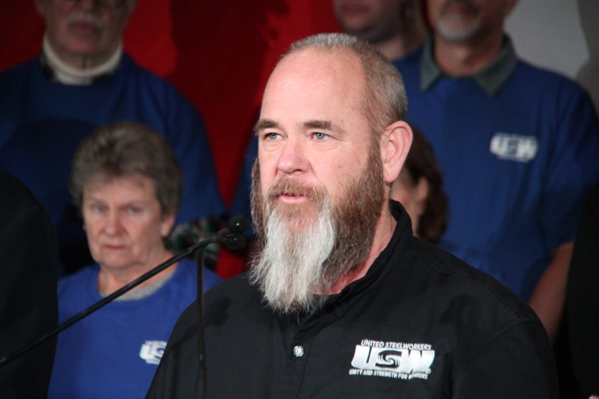 Certains des 1 000 licenciements prévus chez Algoma Steel seront reportés