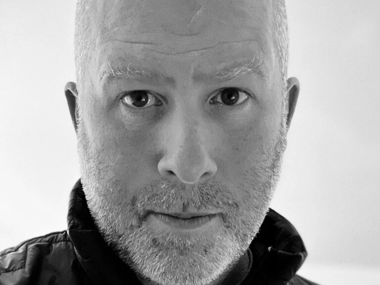 Critique : « Vous êtes maintenant assez vieux pour entendre ça », Aaron Starmer