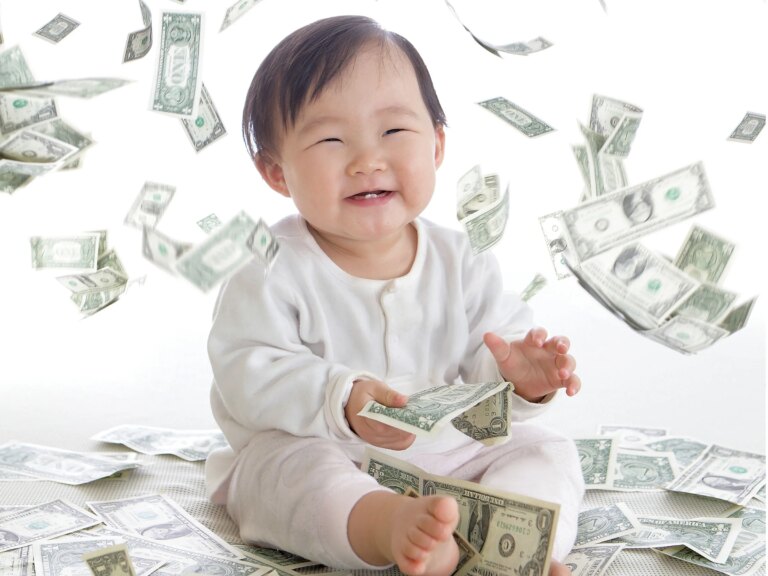 De nouveaux programmes gouvernementaux aident les parents à épargner pour l'avenir de leurs enfants