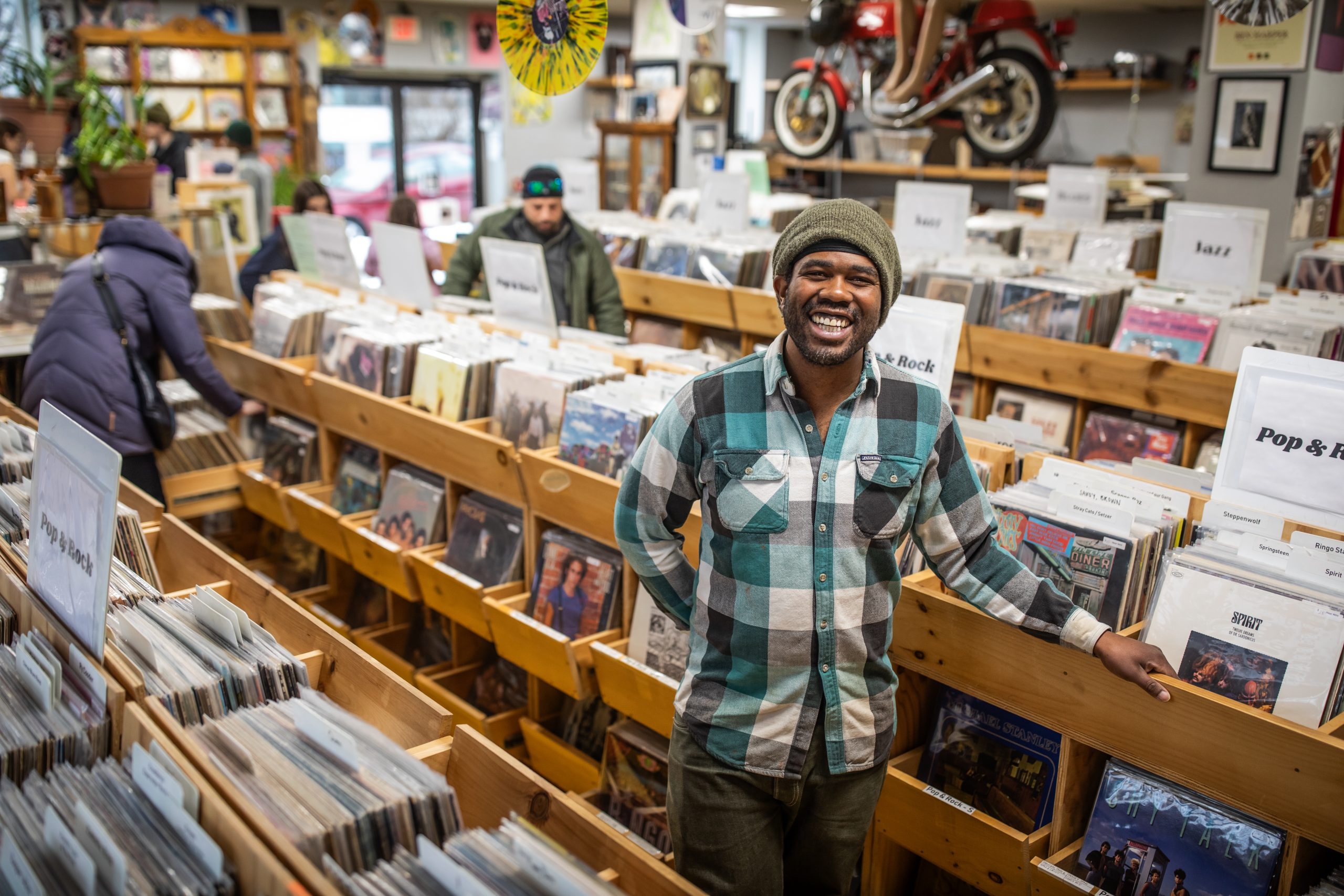 Julian Hackney reprendra le magasin de disques Speaking Volumes à Burlington