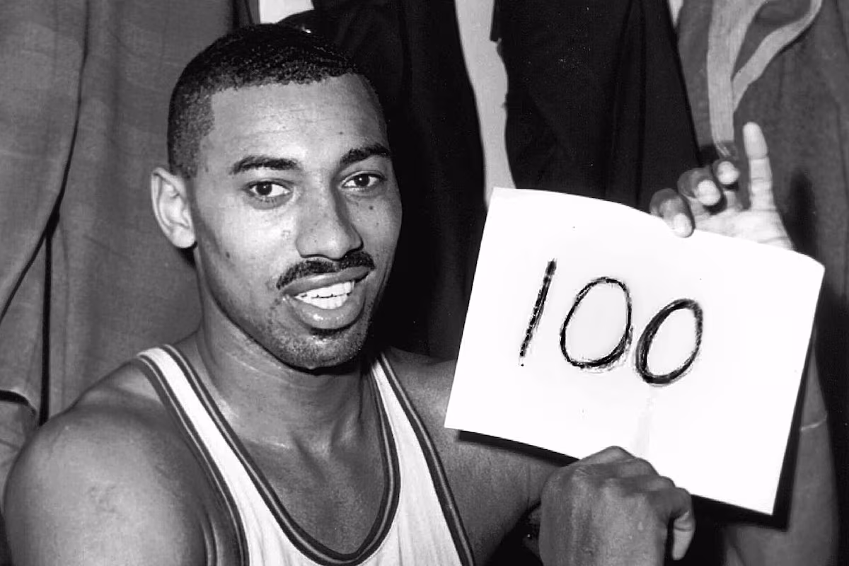 La famille et les amis de Wilt Chamberlain encouragent les stars de la NBA d'aujourd'hui à défier les records du Temple de la renommée