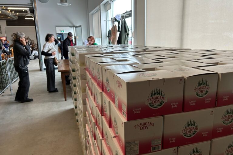 La fête de lancement pétille avec la renaissance de Temagami Dry