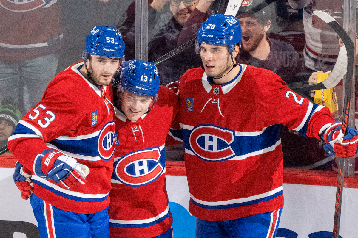 Le 44e but de Caufield et les 41 arrêts de Dobes mènent les Canadiens devant les Hurricanes