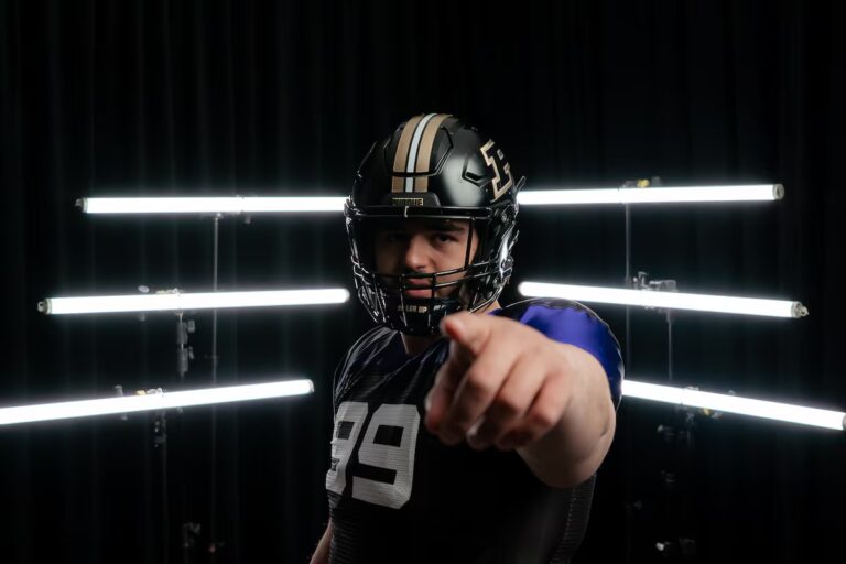Le joueur de ligne offensive de Purdue, Giordano Vaccaro, reste ouvert au repêchage de la LCF