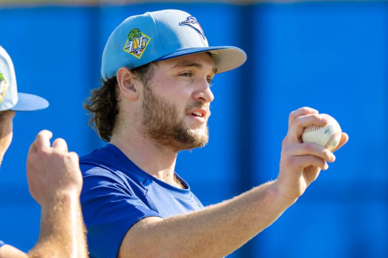 Le lanceur des Blue Jays Trey Yesavage débutera la saison sur la liste des blessés
