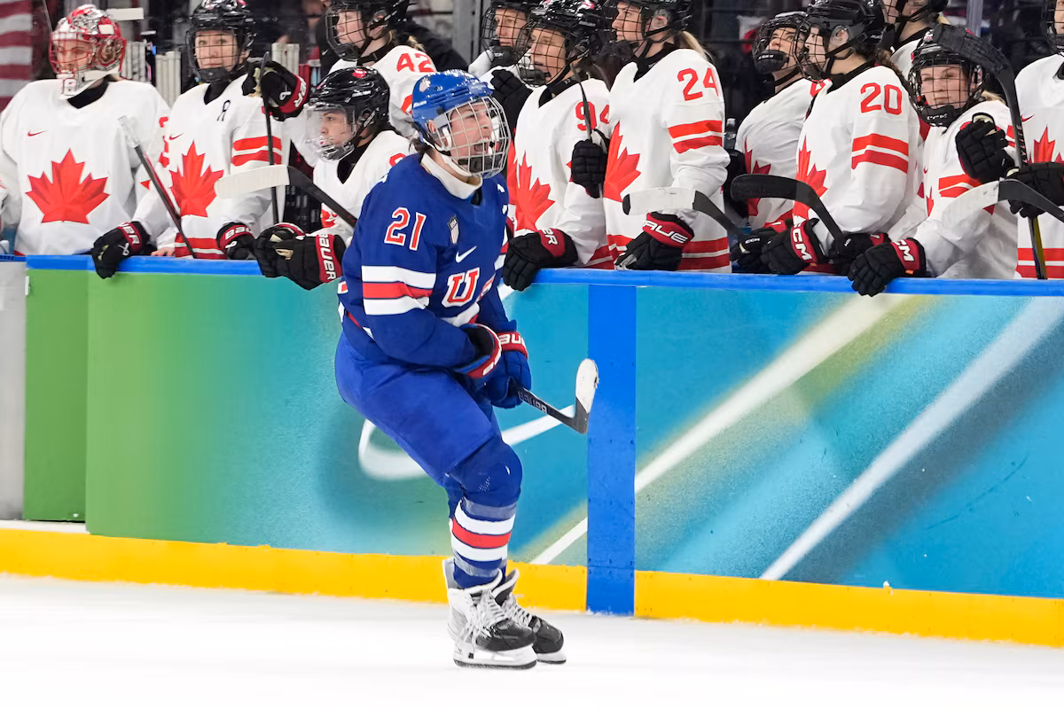 L'équipe américaine de hockey féminin célébrera sa médaille d'or en juillet avec Flavour Flav