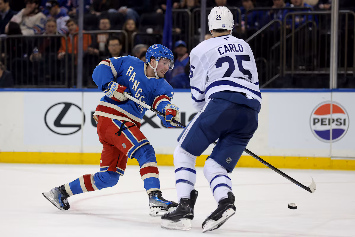 Les Rangers battent les Leafs 6-2 alors que Lafrenière déclenche une percée tant attendue à domicile