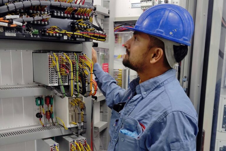 Les électriciens industriels et les soudeurs parmi les métiers les plus demandés en 2026