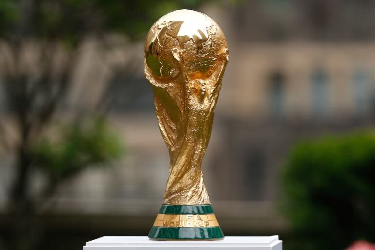 Les fans de football déposent une plainte contre le prix des billets pour la Coupe du monde auprès de la Commission européenne