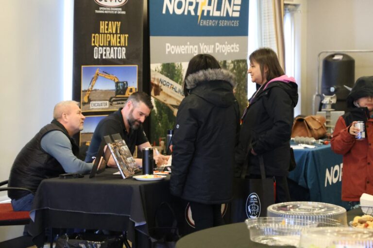 « Profitez pleinement » : les salons professionnels visent à rapprocher les employeurs et les demandeurs d'emploi