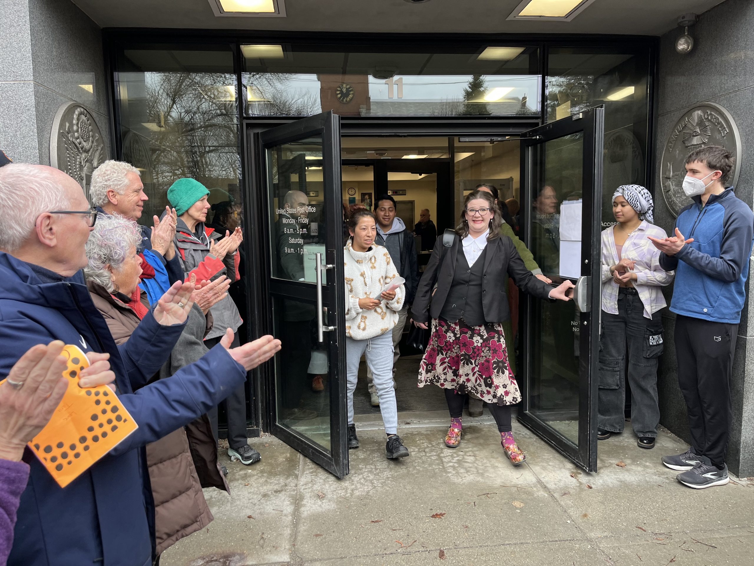 Un juge libère une femme équatorienne arrêtée lors du raid ICE de South Burlington