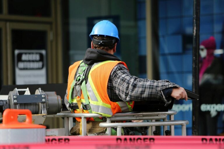 Un sondage dans le secteur de la construction révèle que les entrepreneurs sont optimistes malgré l'incertitude du marché