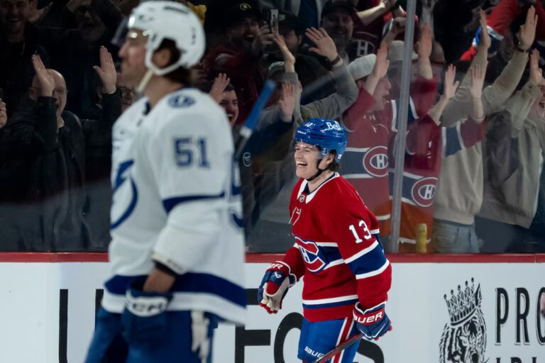 Caufield marque son 50e but alors que les Canadiens s'imposent 2-1 contre le Lightning
