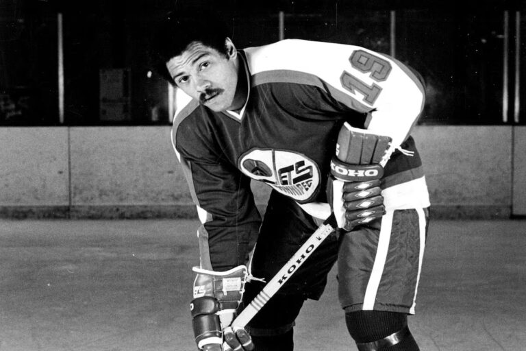 L’attaquant de la LNH Bill Riley était un pugiliste volontaire et un joueur noir pionnier
