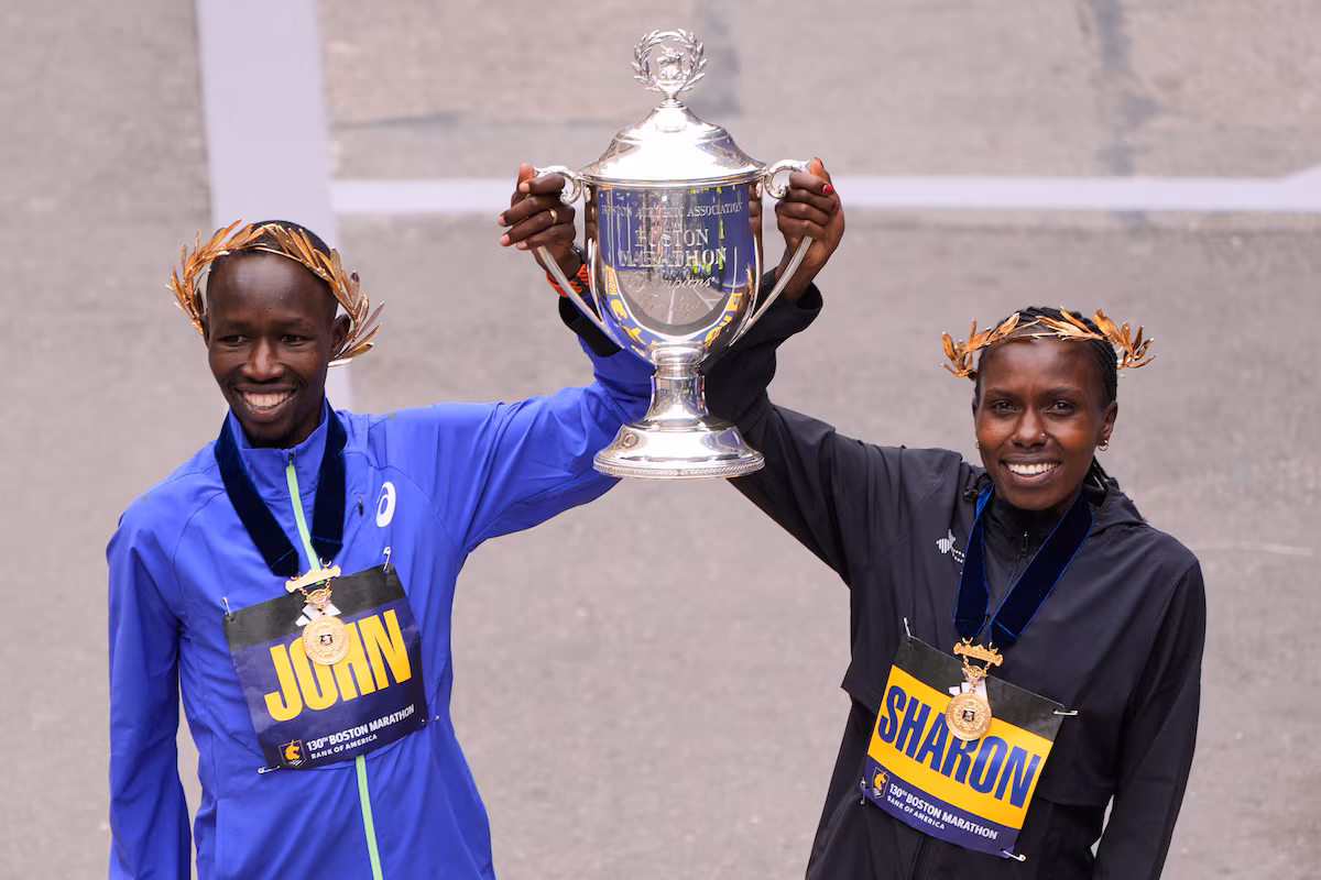 Le champion en titre John Korir bat le record du marathon de Boston, Sharon Lokedi remporte la course féminine