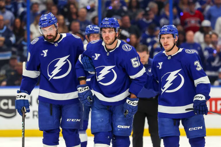 Le hockey des séries éliminatoires est officiel sous sa forme classique – médiocre et hilarant