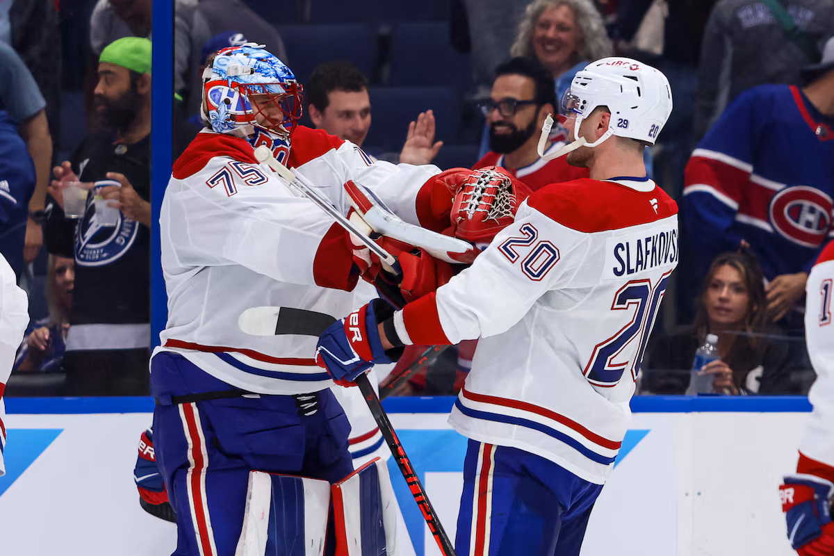 Le tour du chapeau de Slafkovsky donne aux Canadiens une victoire spectaculaire en prolongation contre le Lightning lors du premier match des séries éliminatoires
